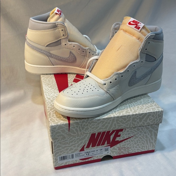 Nike Air Jordan 1 Retro High OGIH4363-100 Sneakers in Cream and Red
